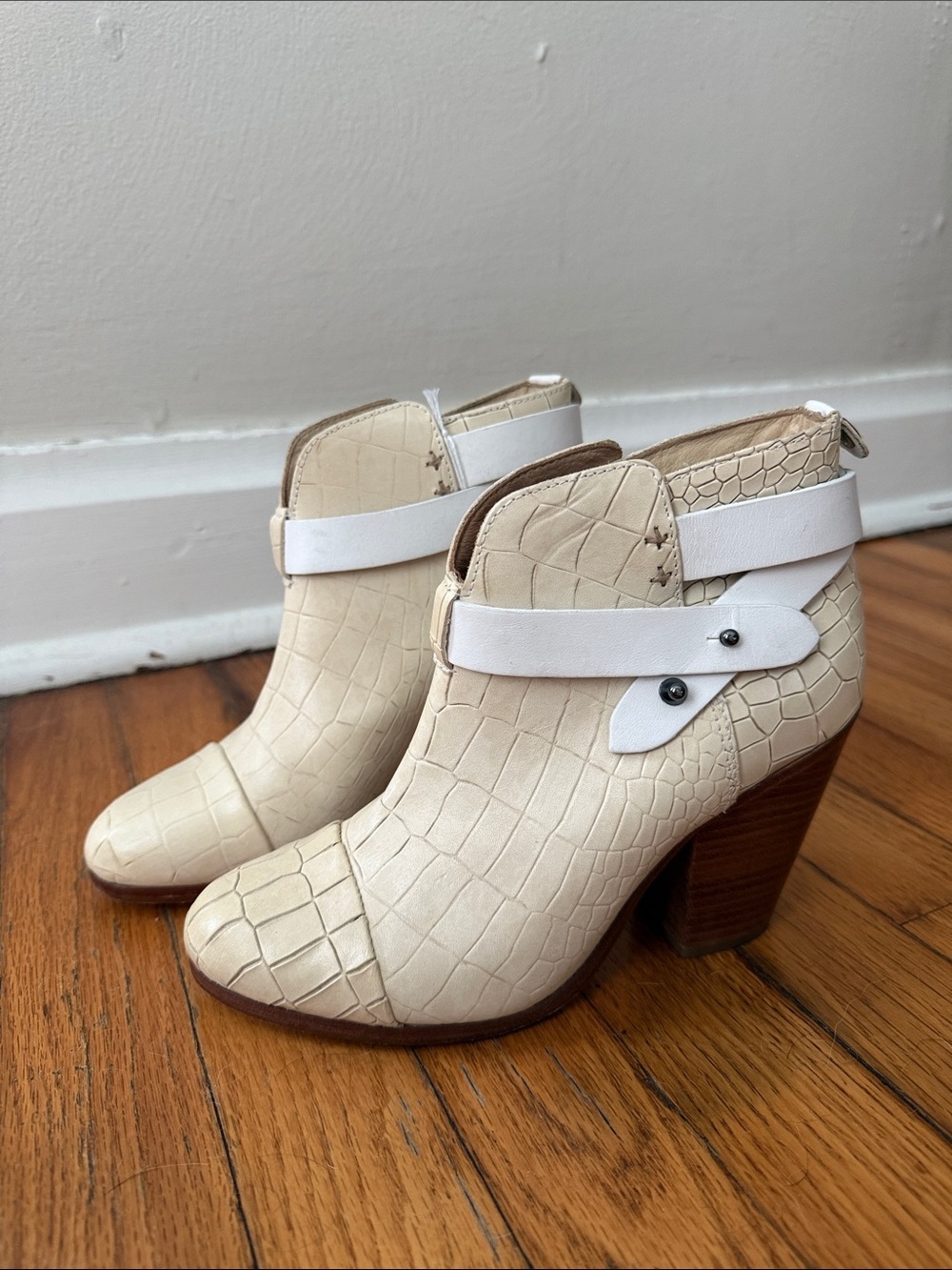 Rag & Bone Harrow Cream Croc-Embossed Ankle Boot with White Strap ivory 36.5
